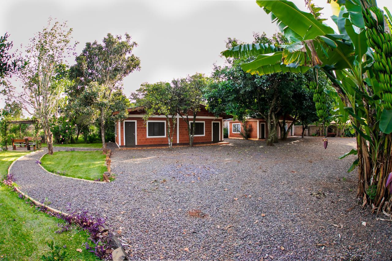 El Manantial De Iguazu Villa ปูแอร์โตอีกวาซู ภายนอก รูปภาพ